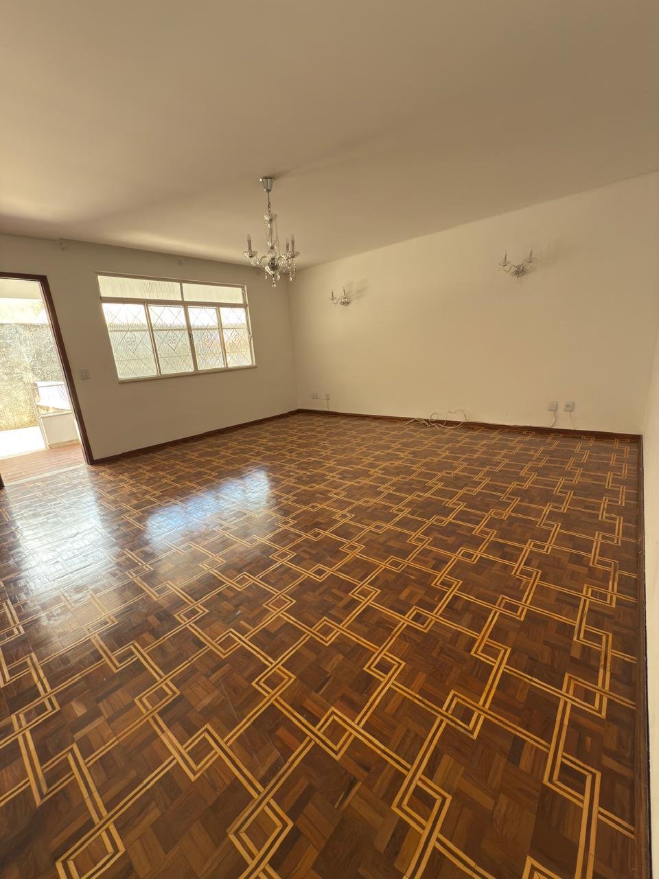 Sala ampla do apartamento